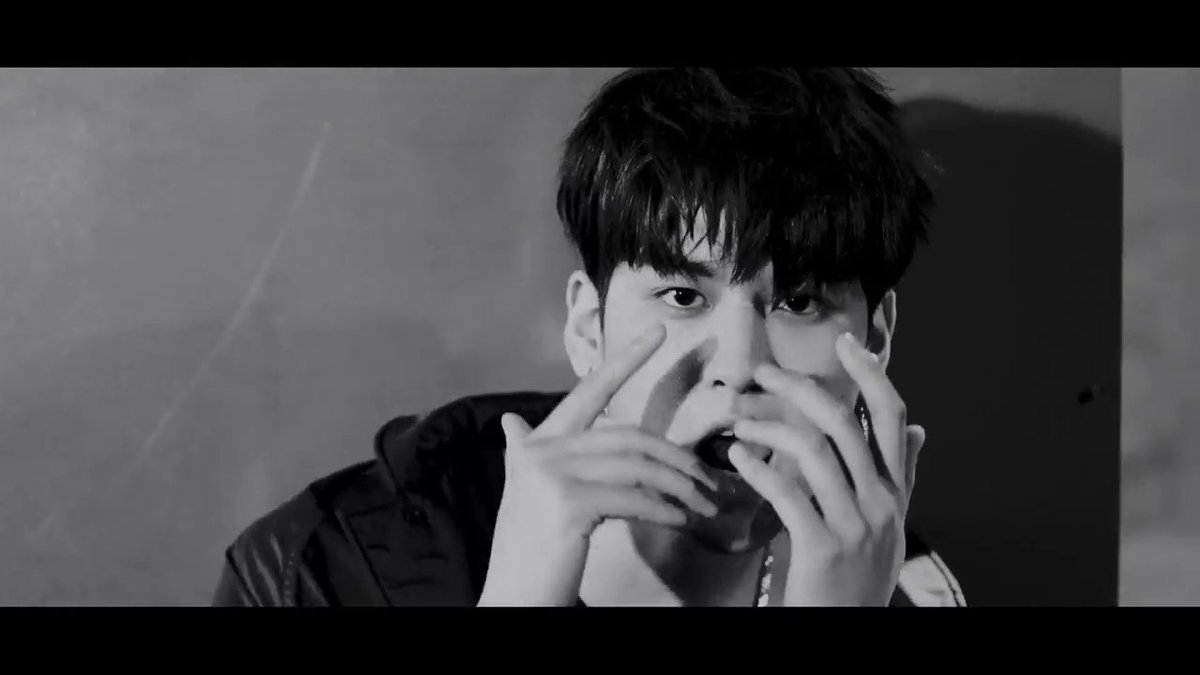 marsday131's tweet photo. ชนูลู๊กกกกก 😘😢😢😢😢 #NEWKIDS_iKON https://t.co/sfJLoDvWld