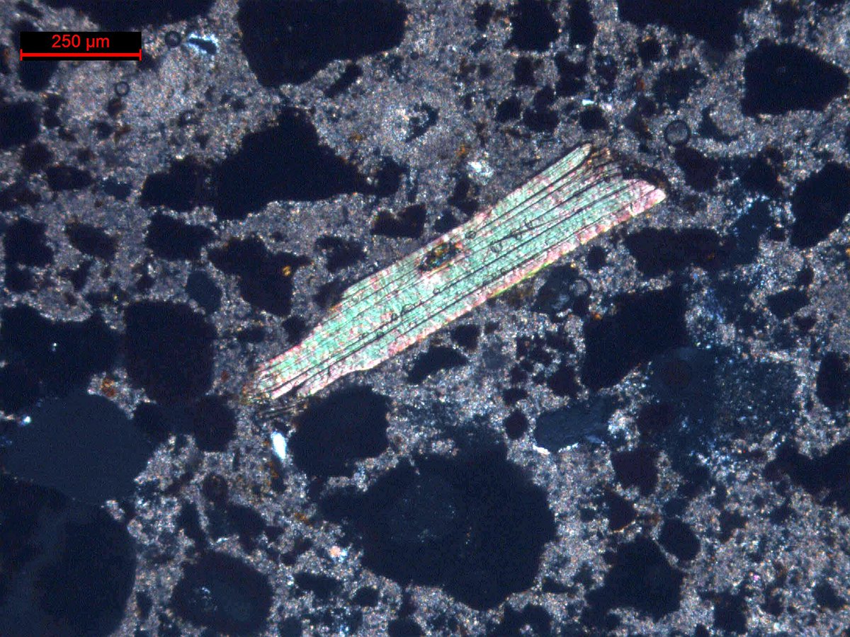 RSKPetrography's tweet photo. A lovely bit of mica for #MineralMonday. #petrography #MortarAnalysis https://t.co/K6seZJkqRE