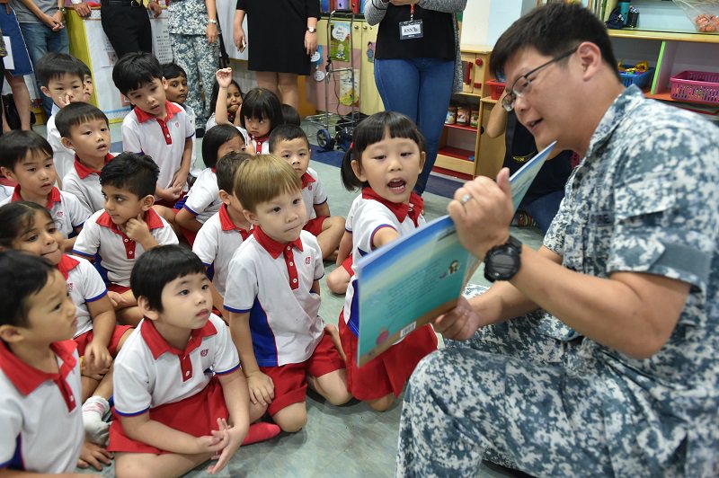 mindefsg's tweet photo. Story-telling sessions on “Ahoy, Navy!” series by Navy personnel coming to public libraries. Details: https://t.co/HGyQ3dXw3d #RSN50 https://t.co/1Ni7wjBKtH