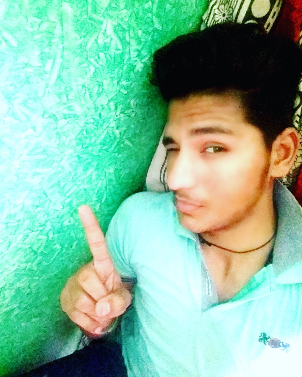 purneshkalal's tweet photo. I m sleeping guys #SelfieExpert #selfselfie https://t.co/5J6UO7lmjT
