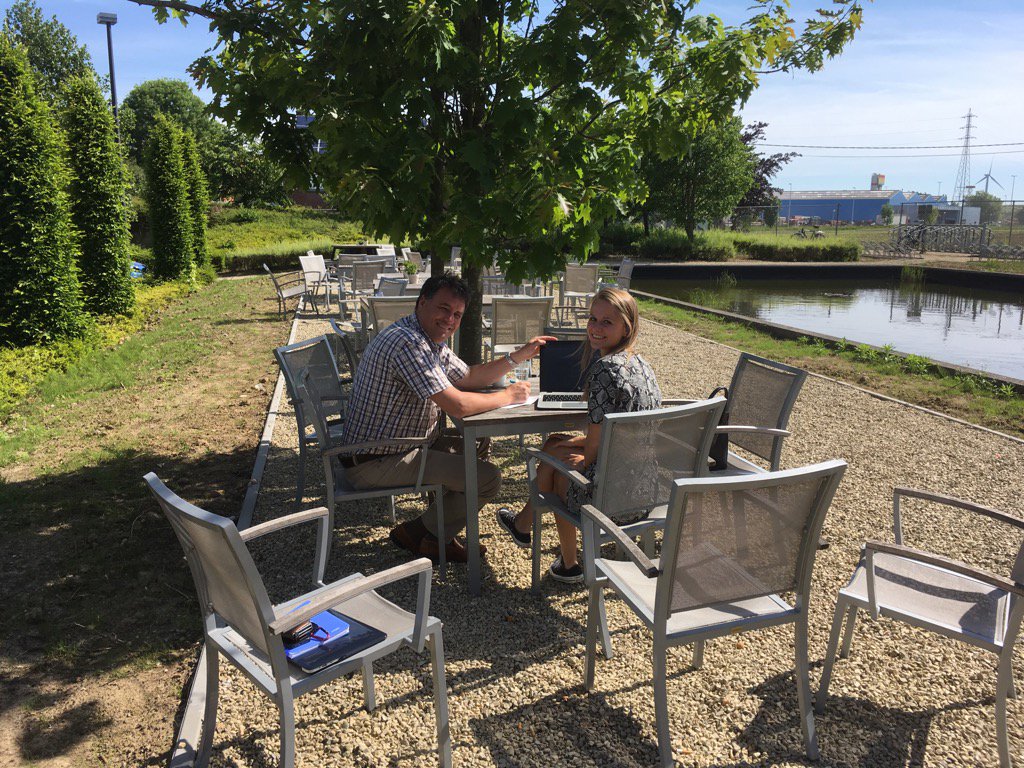 dirklaverge's tweet photo. Bachelorproef consult met @assamyn #thesquare @CMhowest, marktonderzoek voor #deleye https://t.co/jH3p63S1Sb