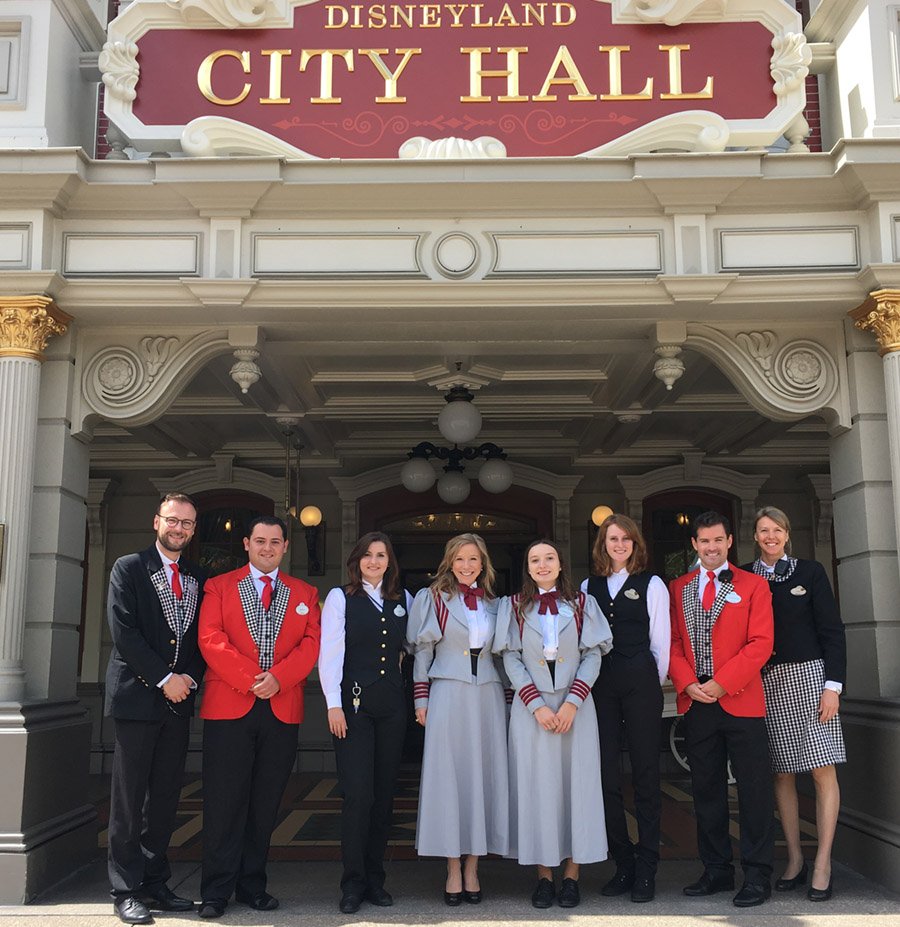 DLPNews's tweet photo. «Merci à l’équipe Relations Visiteurs pour la découverte du métier &amp; pour le service qu’elle offre toujours avec sourire &amp; magie.»— C.Powell https://t.co/3tOEDwouLM