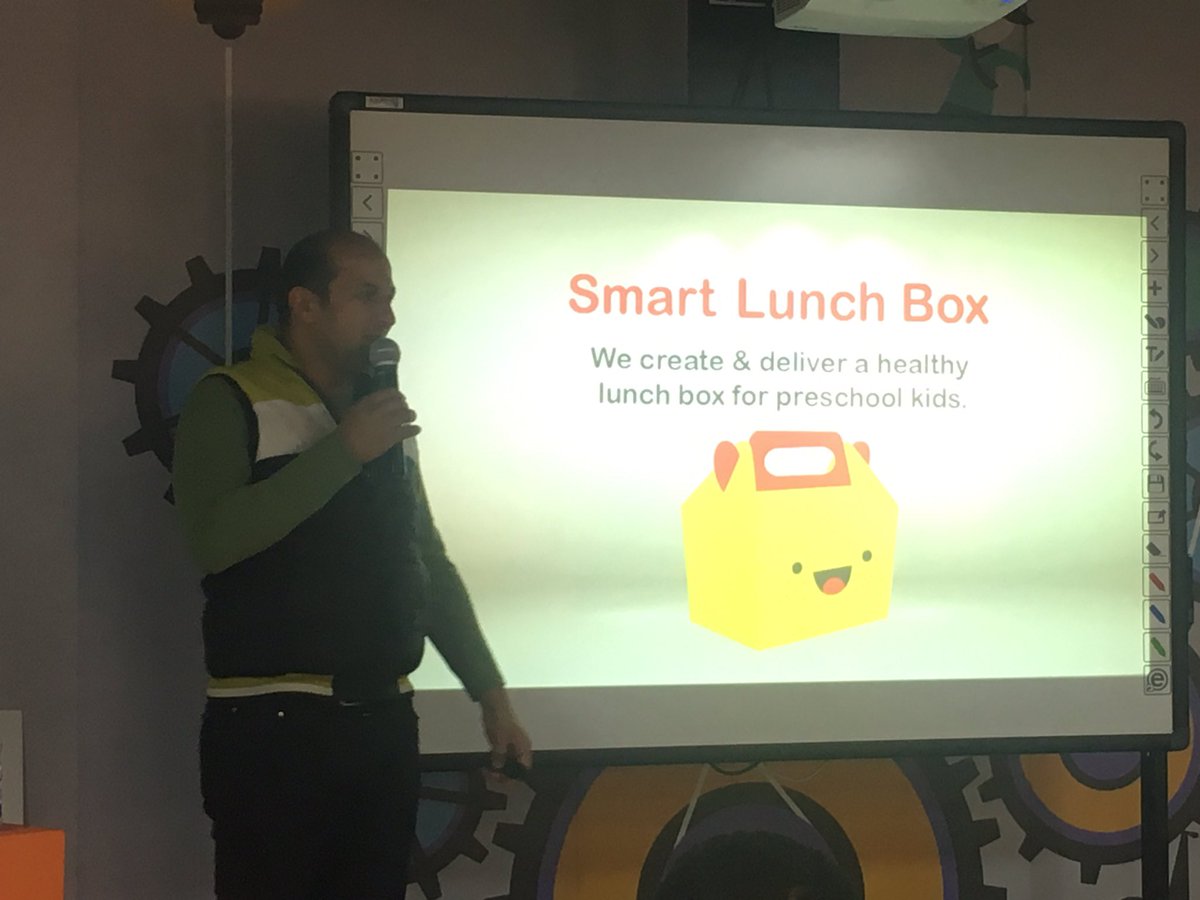 ShathaJY's tweet photo. #SmartLunchBox the 5th pitch #SSWAmman @BIGByOrange a platform to help parents prepare healthy lunchbox for their children #BigByOrange #Jo https://t.co/IrkssaiT9T