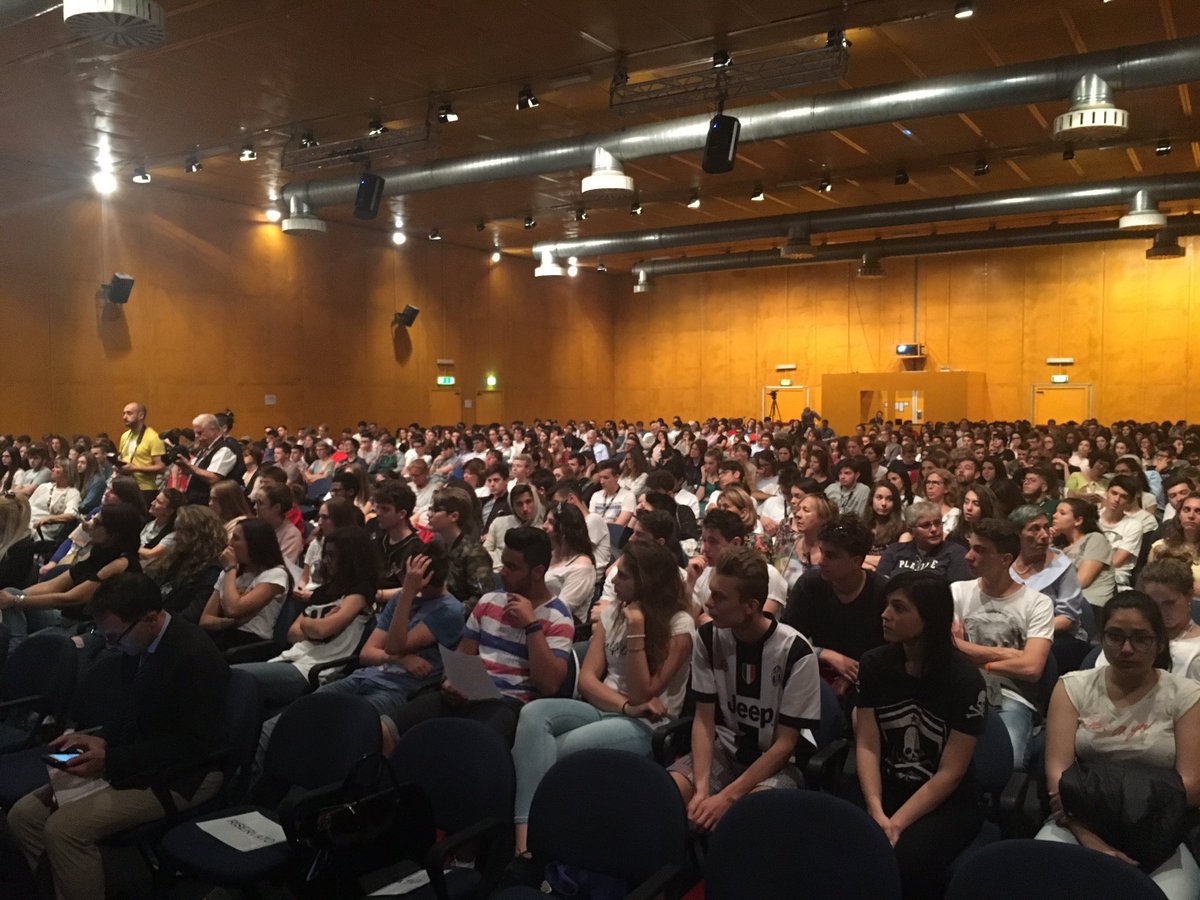 Questa è l'accoglienza che abbiamo trovato entrando alla sala gialla del <a href="/SalonedelLibro/">Salone Libro Torino</a> per l'iniziativa #adottaunoscrittore #salto30