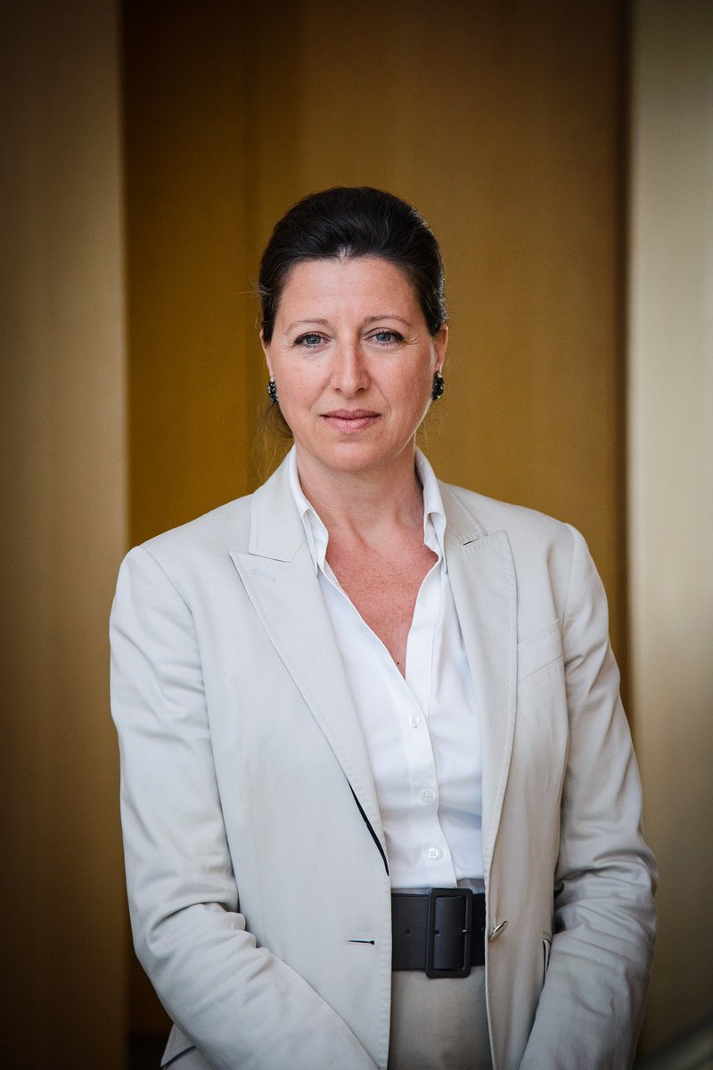 CollectifSante's tweet photo. "Une femme discrète mais passionnée" Portrait d'@AgnesBuzyn, notre nouvelle #Ministre de la #santé 🇫🇷 par @leQdM https://t.co/51dJCXDEyC https://t.co/1cspylLlxq