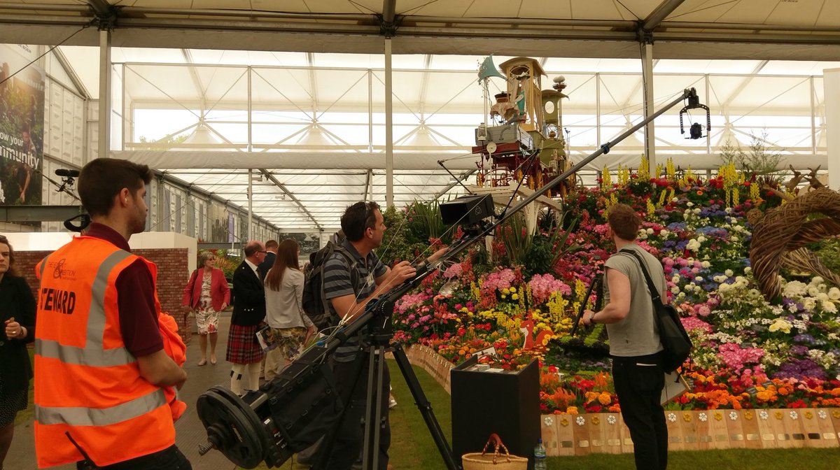 RowlandEmettSoc's tweet photo. Filming #CloudCuckooValley at #ChelseaFlowerShow2017 https://t.co/4HGLsRwPDP