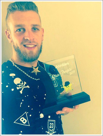 Jordan des Anges (@Jolesanges9off) a reçu son trophée "Star People 2017" grâce aux votes des internautes !