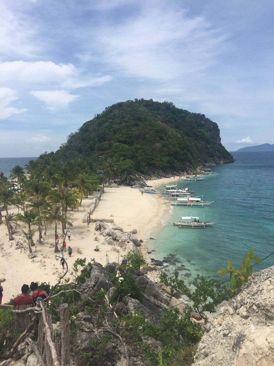 HeyaSerah's tweet image. I know places we won't be found 🌊☀️💖 #IslaGigantes