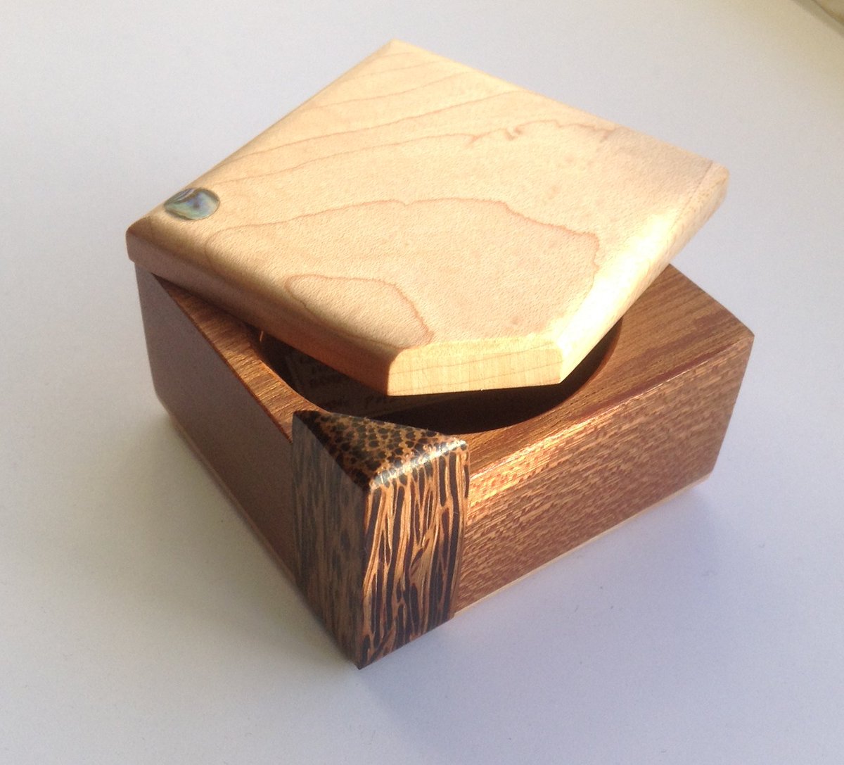 liongalleryleo's tweet image. Superbly crafted boxes in exotic and native woods by @RichardWindley. #designercraft #Leominster #Herefordhour2 #Leominsterfestival