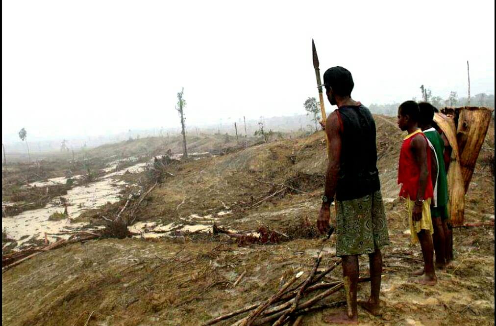 BennyWenda's tweet photo. "Today, our Mother Earth cries. My people cry. Our forest cries" - Benny Wenda on #ecocide https://t.co/eo5rrG5EBM https://t.co/jgBpr3Sp75