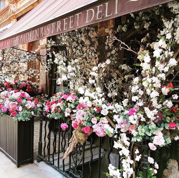 MountStreetDeli's tweet photo. No Monday morning blues here, just blooms 🌸🌺#MountStreetDeli #Mayfair https://t.co/M1cBvsb5IR