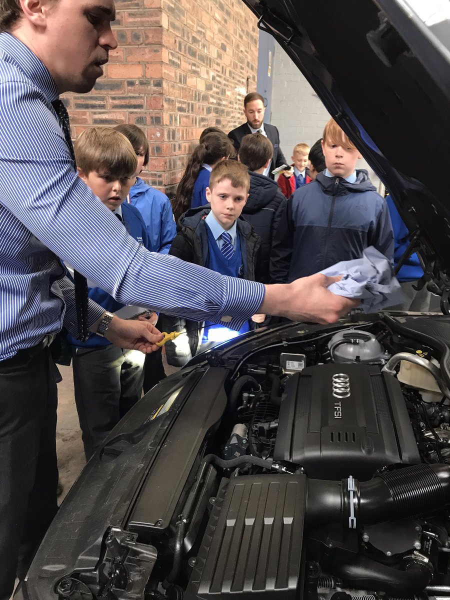 GibneyG's tweet photo. #engineoilcheck #ERAC #StMonicas @kierancregan @chris_yema @chrisbrowny10 @BigTrustCharity https://t.co/bescudZLWk