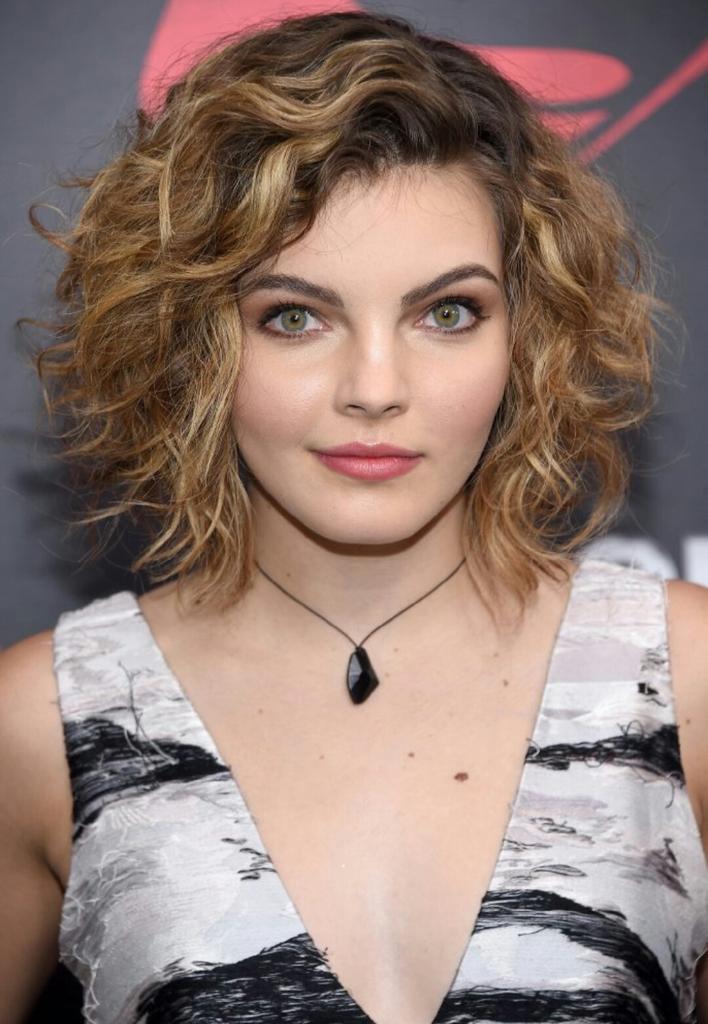  Happy Birthday To Camren Bicondova!!   