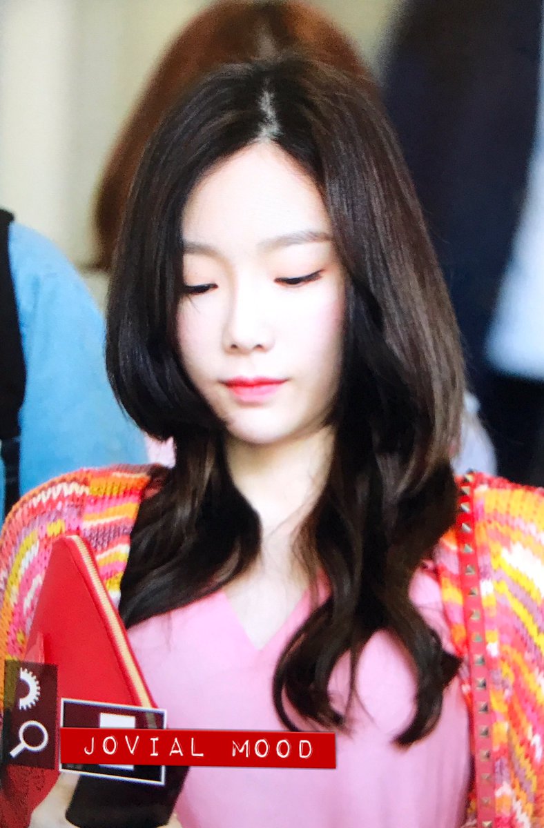 [PIC][22-05-2017]TaeYeon trở về Hàn Quốc vào chiều nay - Page 2 DAaCy4IVwAAAuNM