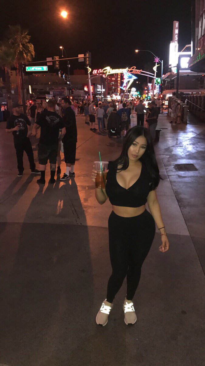 ariane_rivera's tweet image. Just out here being as basic as possible. #greentealife