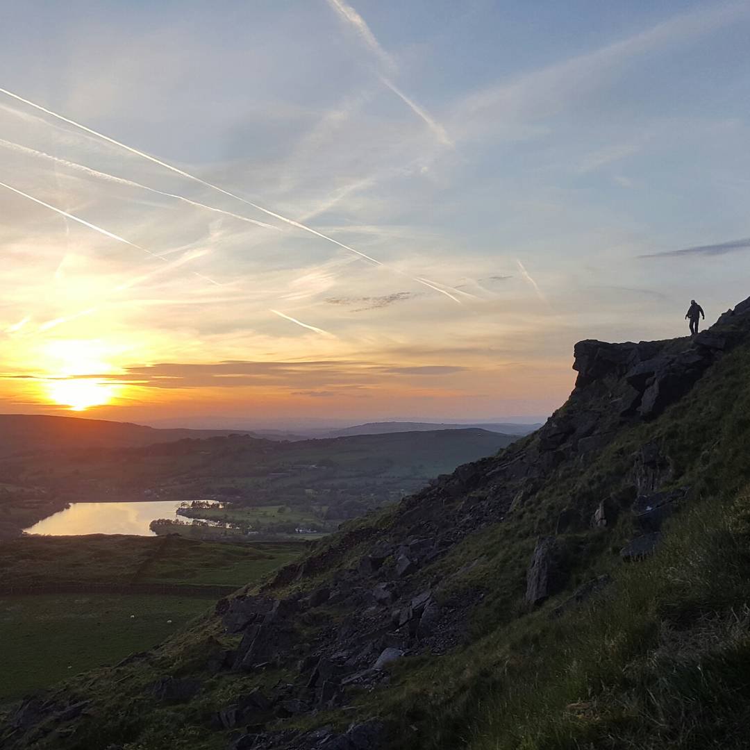 HannahMckie1's tweet photo. Sunday night climb to get me ready for the week ahead #climbing #Exploringsince1987 #getoutside #outdoorfun #livefortheoutdoors #castlenaze https://t.co/tcqC1DdpJV