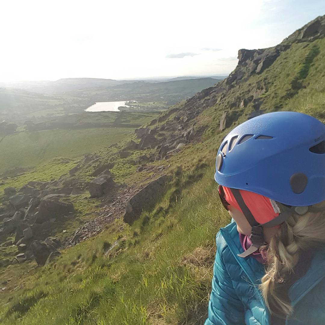 HannahMckie1's tweet photo. Sunday night climb to get me ready for the week ahead #climbing #Exploringsince1987 #getoutside #outdoorfun #livefortheoutdoors #castlenaze https://t.co/tcqC1DdpJV