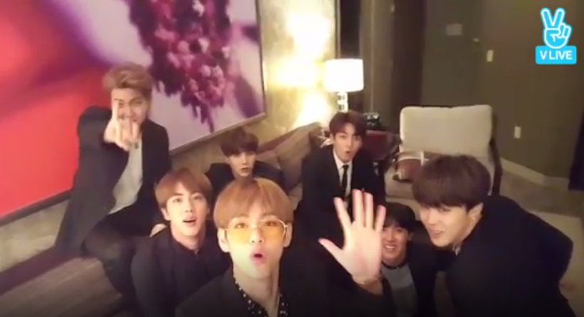 Vliveofficial's tweet photo. K팝그룹 최초 빌보드 참석에 수상까지! (감격의 오열) 역사적 순간 방탄이들의 어마어마한 아미 사랑♥ with 브이앱! #방탄소년단 #BTS #BBMAs2017 ▶https://t.co/vW9XY0pf6K 
https://t.co/eN5B5843vi https://t.co/SyPqflYjln