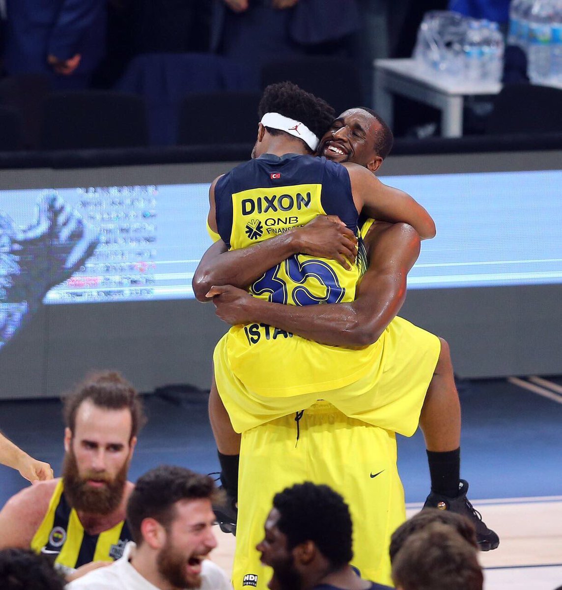ayberkgur's tweet photo. Günaydın. Euroleague Şampiyonu Fenerbahçe Basketbol Bey diyeceksiniz. #Fener4Glory https://t.co/R2tcq7NEbL