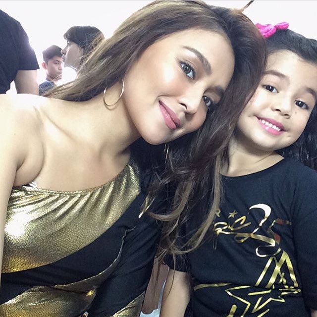 Iba ang gigil nito ni Kath kay Xia. Kahapon hinabol talaga nya si Xia nung pa-exit sila ng stage para panggigilan. Hahahaha 💙💙💙