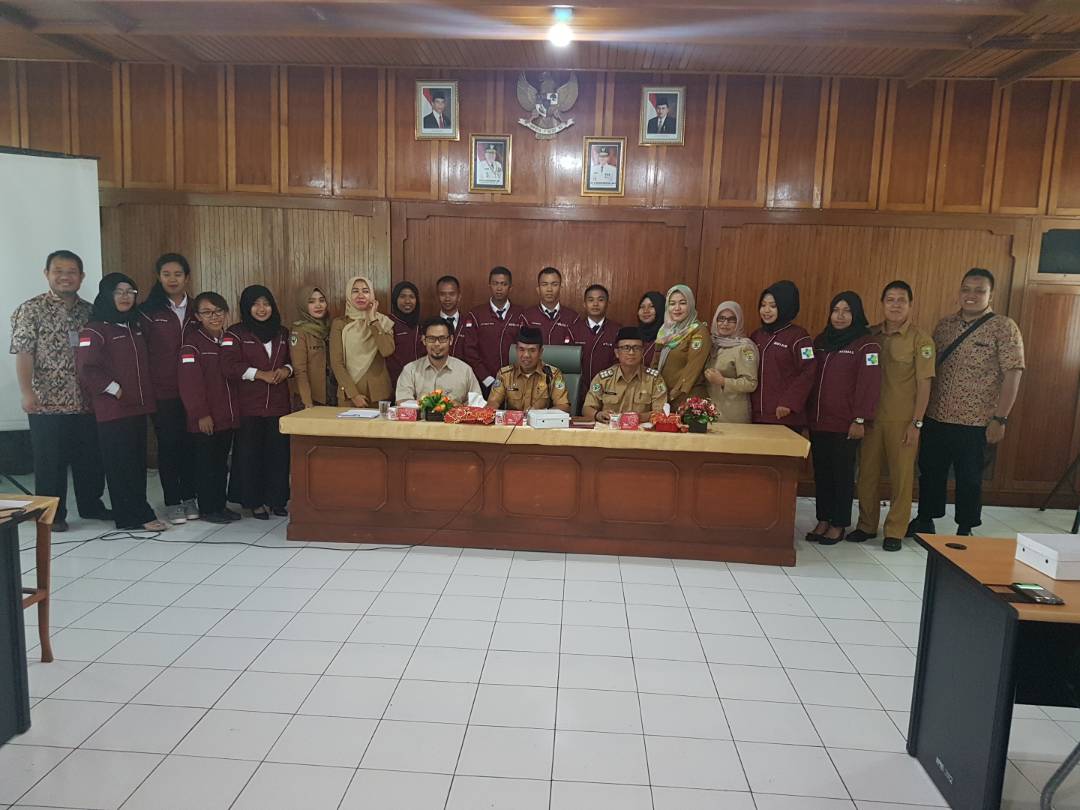 crisiscentrebkl's tweet photo. Kadinkes @antoniherwan serah terima tenaga Nusantara Sehat utk Prov Bkl dlm upaya pemenuhan Nakes di daerah terpencil cc @ridwanmukti1963 https://t.co/bPUq8kKWF6