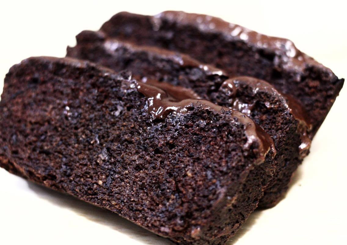 KetoBakeClub's tweet photo. Keto-friendly triple chocolate avocado loaf: irresistibly fudgey, moist, and best of all - low carb! #ketofood #ketodessert #ketogenic https://t.co/JRythQqgsC