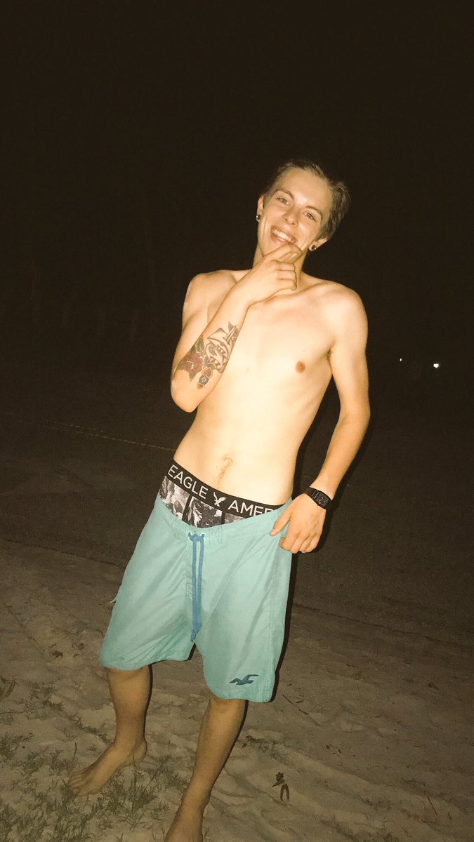 vnderson352's tweet photo. The beach was lit 😝 https://t.co/oyQbj98Bq5