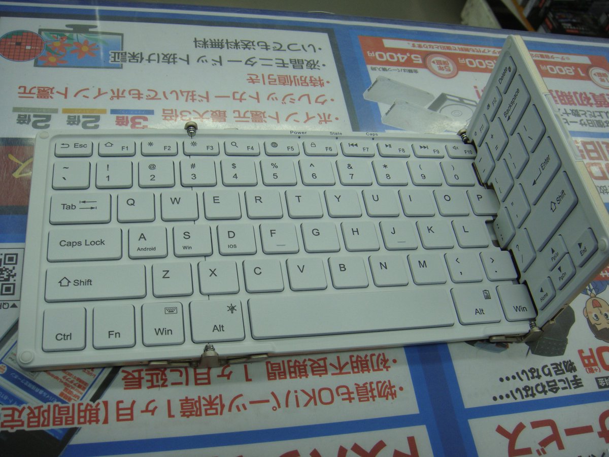 ドスパラ八王子店 持ち運び便利なスマホ タブレット用キーボードをお探しの方におすすめ Dn Ledライト搭載 三つ折りbluetoothキーボード 税別3 703円在庫ございます 実機も展示していますのでキータッチの感触もご確認できます 八王子 立川