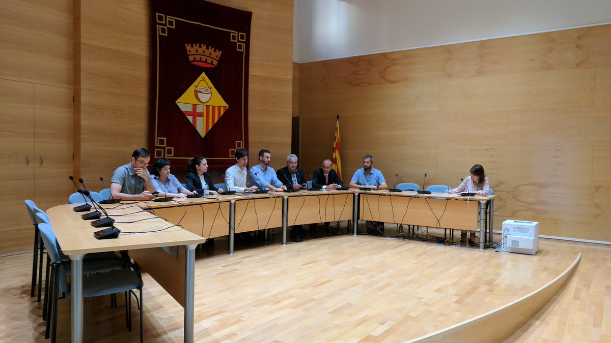 gpermanyer's tweet photo. #Caldes accepta la renúncia de Rosgasa per fer tel pàrquing en un ple de  3minuts a les 8 del matí i sense l'oposició #infovalles https://t.co/10hmAATRhN