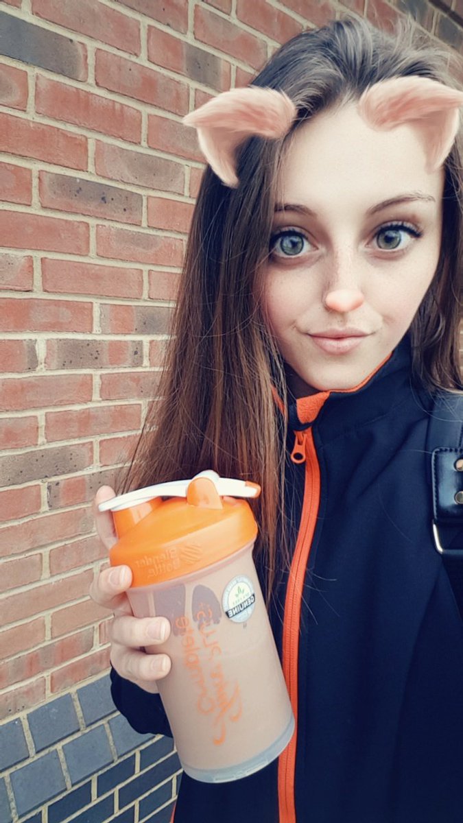 franbrinkworth's tweet photo. #LYB Choccy Shake for brekkie 😍

Wouldn't have it any other way🙊 ..well, perhaps with a dash of caramel essence 🙈😂

#SummerBody #MissionAbs https://t.co/zFmTcUwPkn