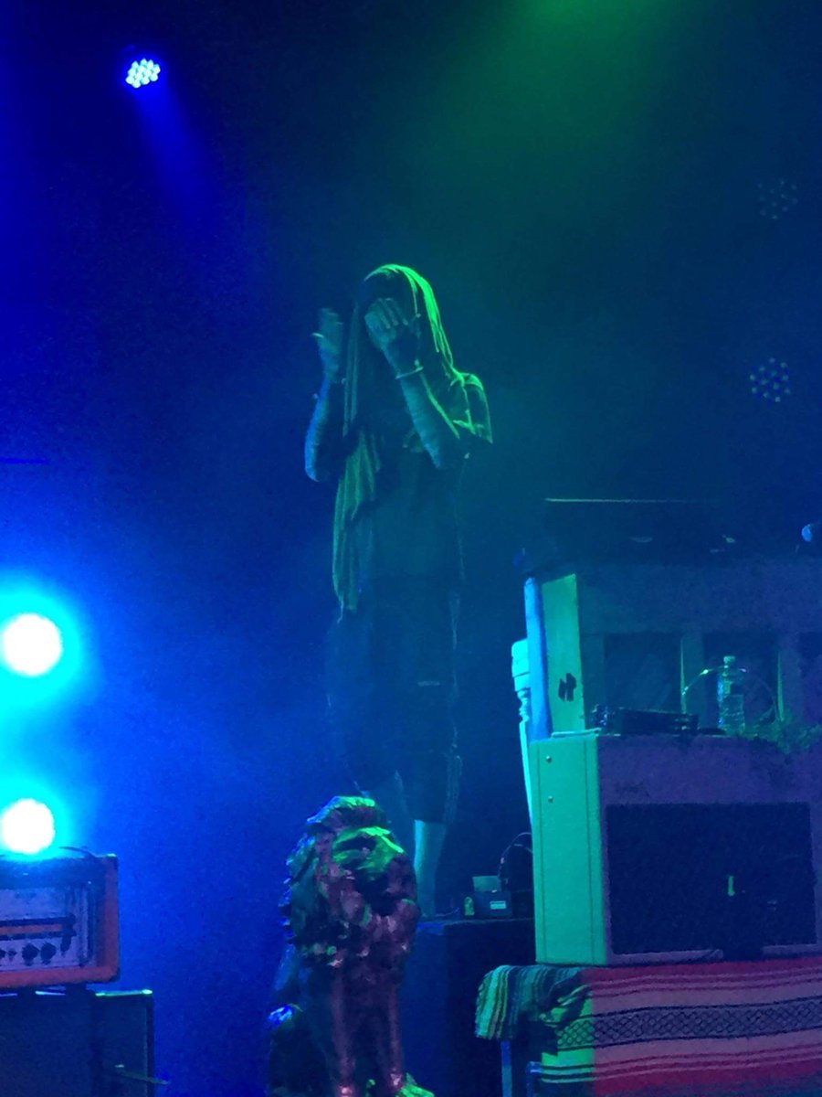 scaryane's tweet photo. #nsn #christopherdrew #nevershoutnever all my eight grade dreams have come true 😫😭🤗 https://t.co/IBYOaWU1zF