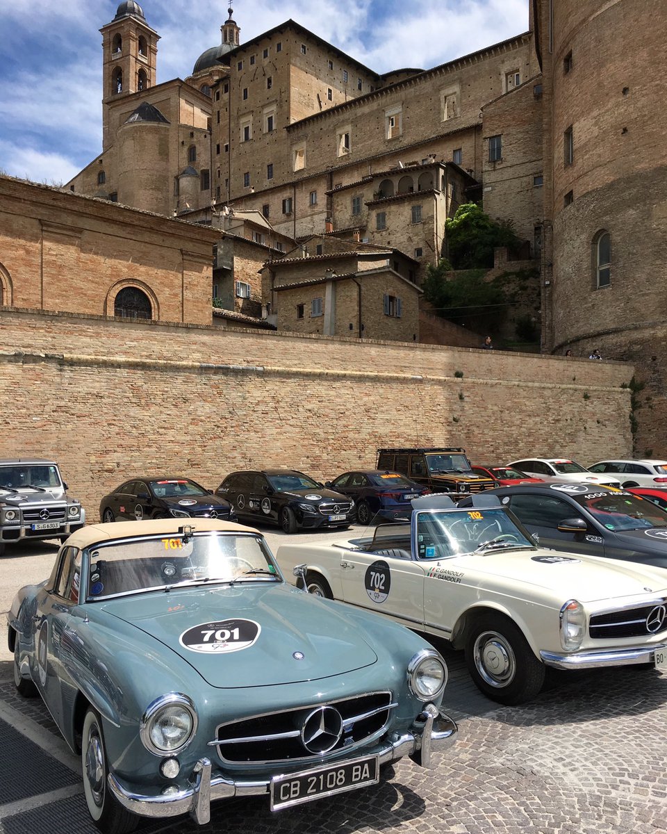 Mille Miglia a Urbino! 😍<a href="/millemiglialive/">1000 Miglia Official</a> <a href="/MercedesBenz_IT/">Mercedes-Benz Italia</a> <a href="/MercedesBenz/">Mercedes-Benz</a> #MB1000pics