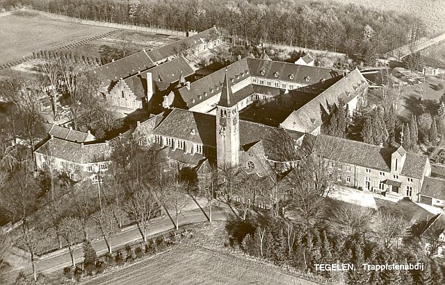 Kapel Priesterkoor Kruisgangen Sacristie Kapittelzaal Scriptorium Pomphuis Abbé Pierre plein Tuinen Bezoeker Jij? <a href="/TegulaCultura/">Tegula Cultura</a> <a href="/tegelennl/">Tegelen.nl</a>