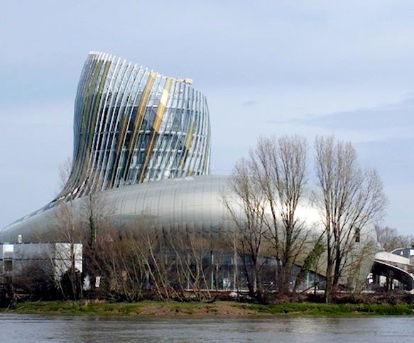 pRaphaelOp's tweet photo. Concours d'éloquence des lycéens sur l'engagement #ECGinnove avec le soutien @LesEDC Auditorium de la Cité du vin de Bordeaux https://t.co/JCdscOdpIG