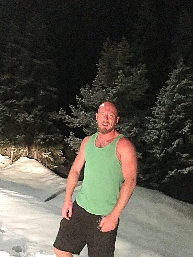 thenakedbarber's tweet photo. We have found snow!!! @RayDaltonXXX https://t.co/L9qKeaGeur