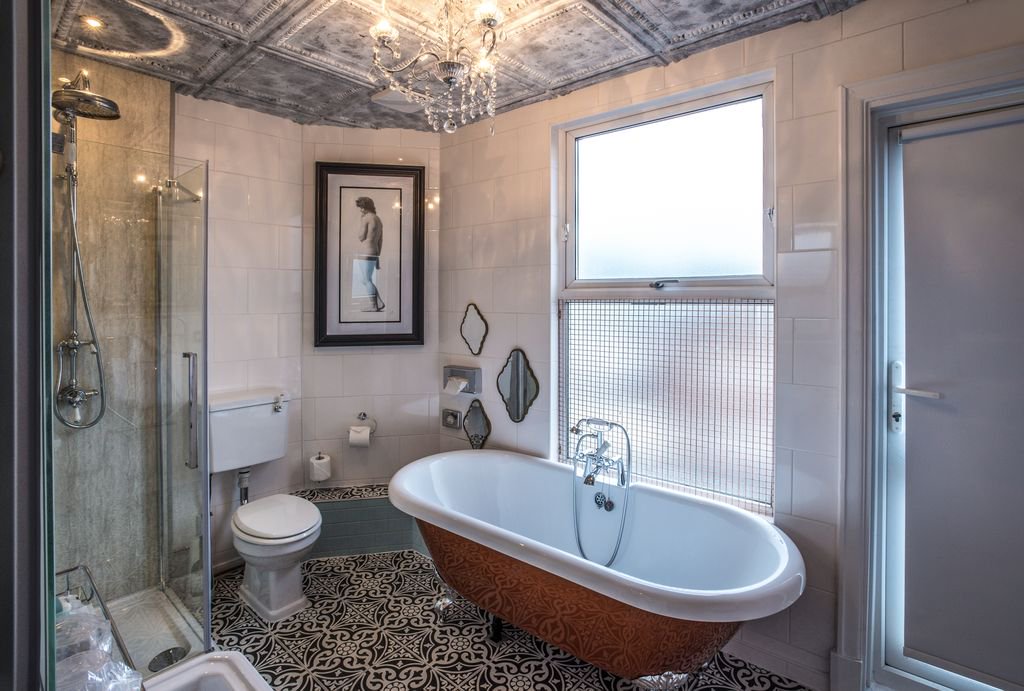 SLOAN! reviews @MercureNotts and shucking good #oysters <a href="/CuriousTavern/">The Curious Tavern</a> #hiddengem #visitnottingham #hotelbreak bit.ly/2rGVk51