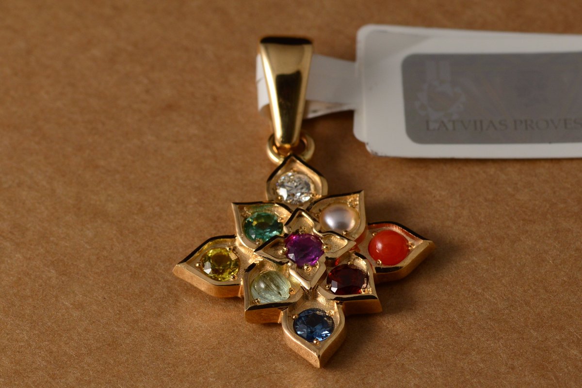 zeltslv's tweet photo. #Navaratna pendant, hand made
Kulons navaratna (vediskais), roku darbs https://t.co/aoFIPyxT5k
