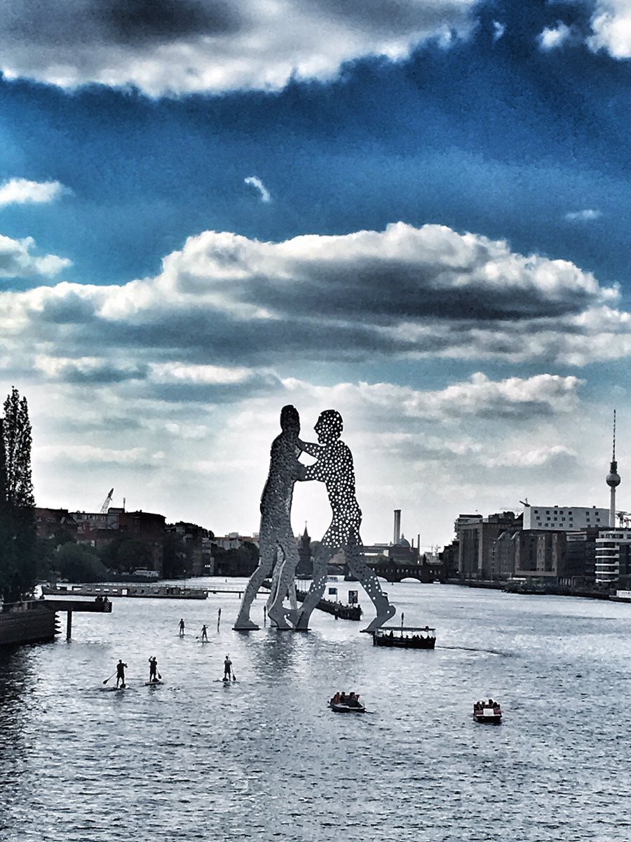andrepuchta's tweet photo. Moin von der #Elsenbrücke! @I_love_Berlin #MoleculeMan #Friedrichshain @Fhain_News #Montag #Berlin https://t.co/kJnkwA3skw