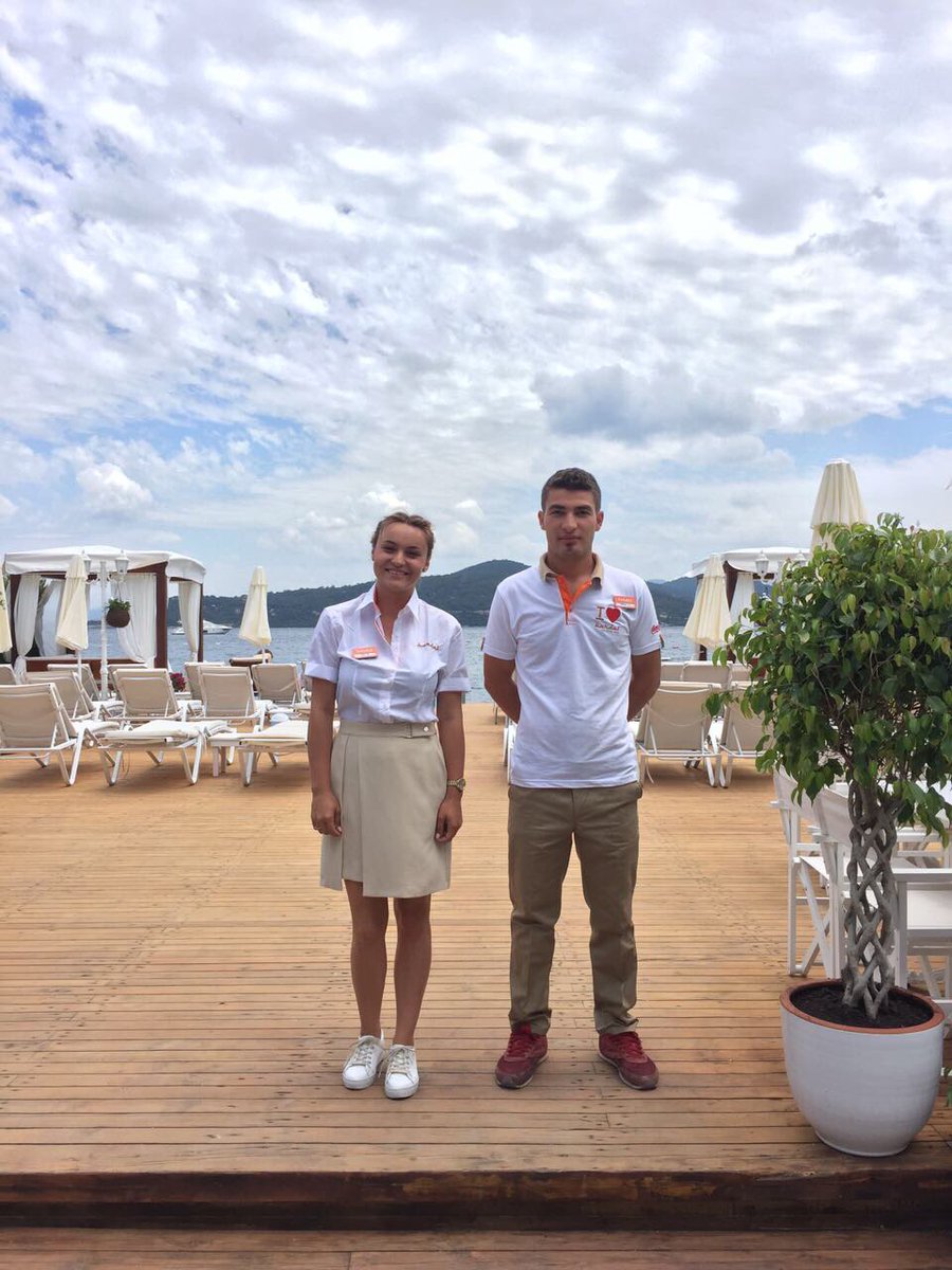 Hardal Türkbükü'nden günaydın.Kıyafetlerimiz çok sevdiğimiz, @gulguntuzun 'un ellerinden. Tasarımlar için kendisine çok teşekkür ederiz. 🎈