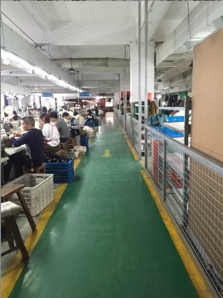 tzsunroad's tweet photo. #shoesmaking is not an easy thing. A lot of people are involved. Cutting/Stitching/cementing/packing, step by step.Clean! Safe! Standard! https://t.co/YzOusLSJlM