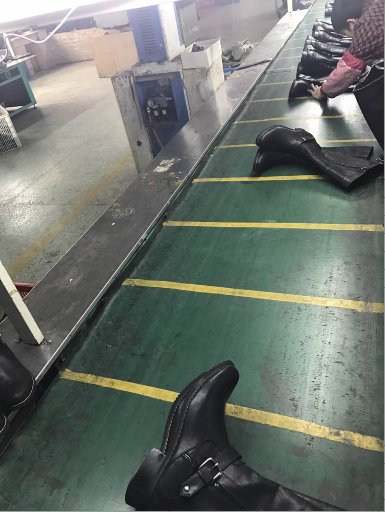 tzsunroad's tweet photo. #shoesmaking is not an easy thing. A lot of people are involved. Cutting/Stitching/cementing/packing, step by step.Clean! Safe! Standard! https://t.co/YzOusLSJlM