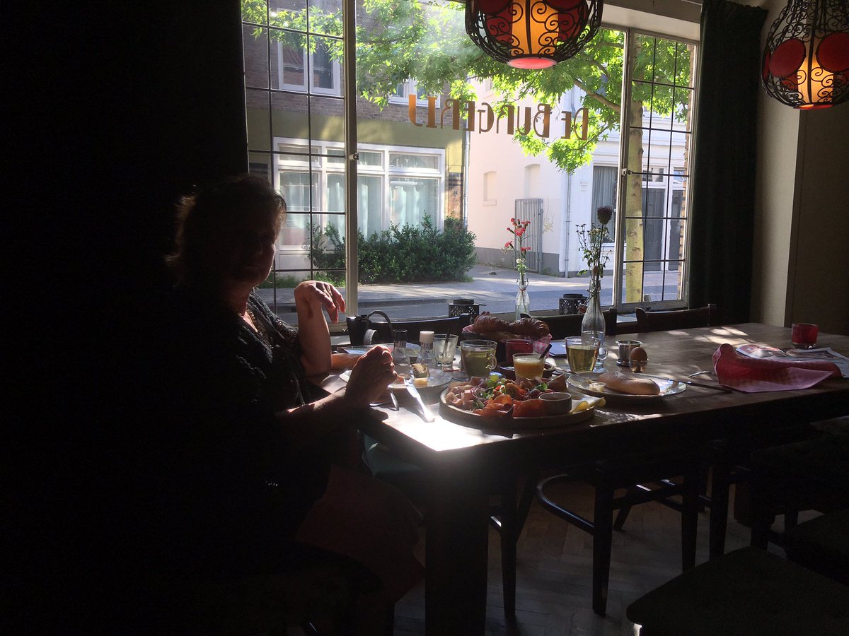 EleveldWijn's tweet photo. De eerste die weet waar we ontbijten en in welke stad, wint een heerlijke fles La Baume ice champagne👍 https://t.co/m3t1Q7ls58