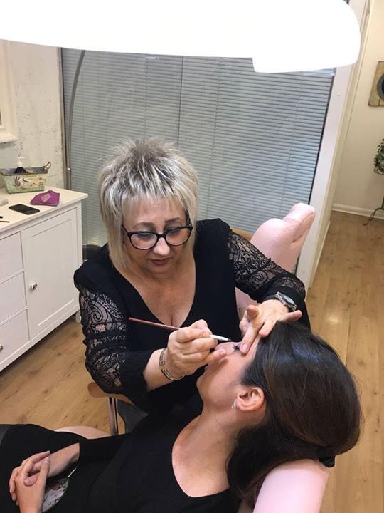 Mati Molina ya está en <a href="/CRHairDesign198/">Carmen Rodríguez</a>, impartiendo cursos de automaquillaje y realizando liftings de pestañas. Aún hay plazas! #Belleza
