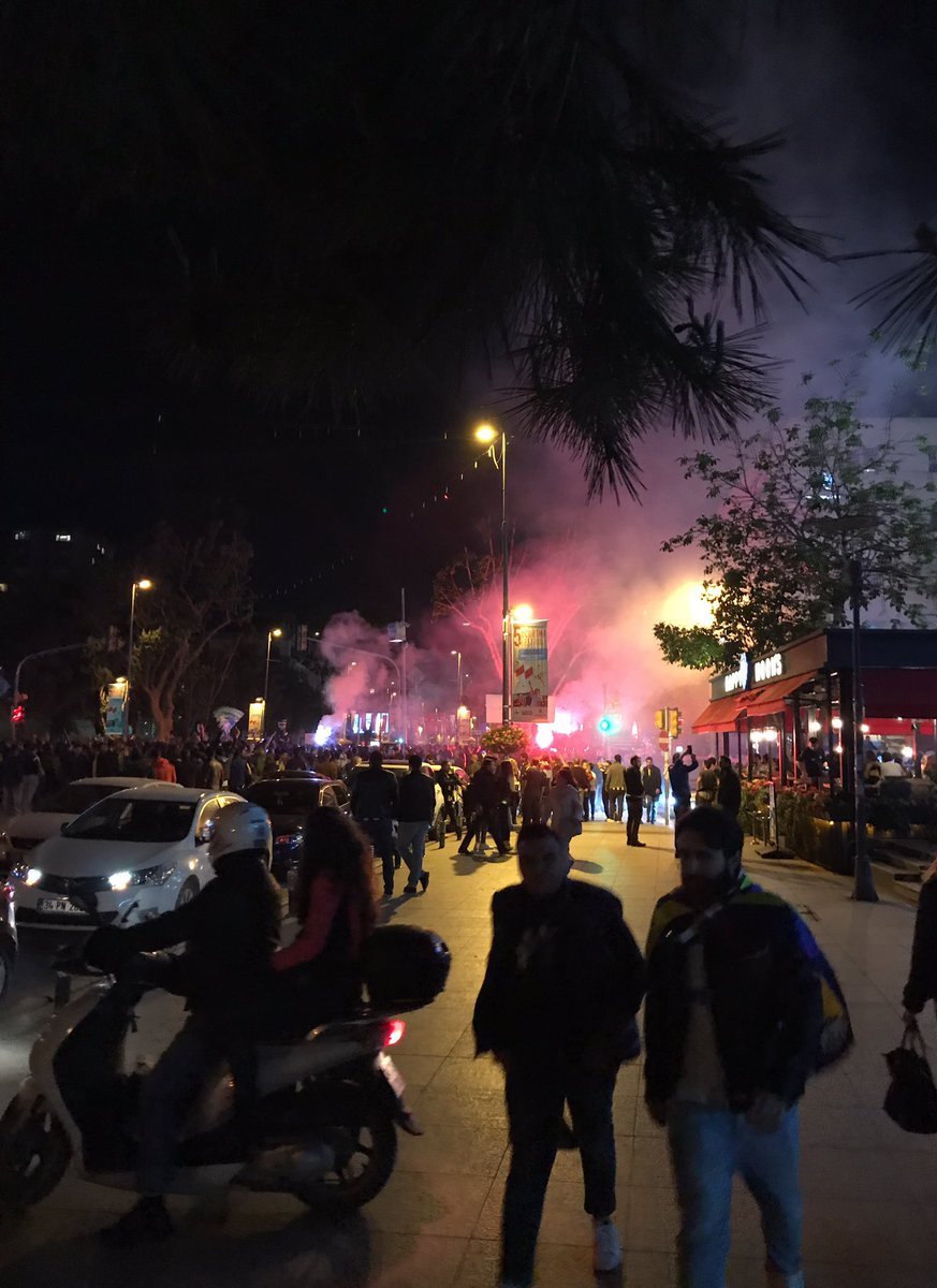 GÜNAYDIN TURKIYE DÜN FENERBAHÇE YE DUA EDEN TÜM RENKLERE CANI GONULDEN TEŞEKKÜR EDİYORUM ŞAMPIYON FENERBAHÇE BU GURUR HEPIMIZIN TRT TSKRLR💛💜