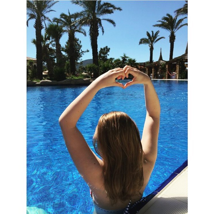 We invite everyone who wants to start to new week happily by the pool.

#voguebodrum