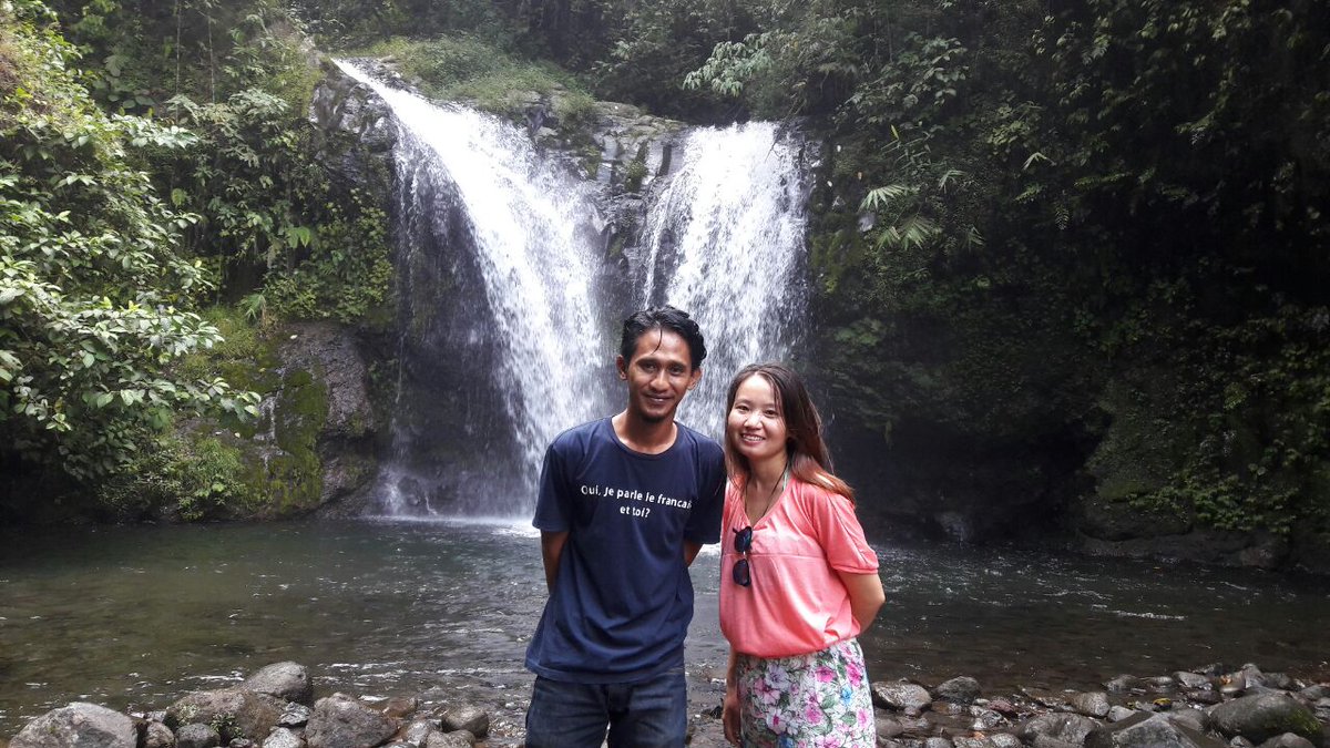 tamu dari Vietnam sedang menikmati kearifan lokal dan wisata Tasik