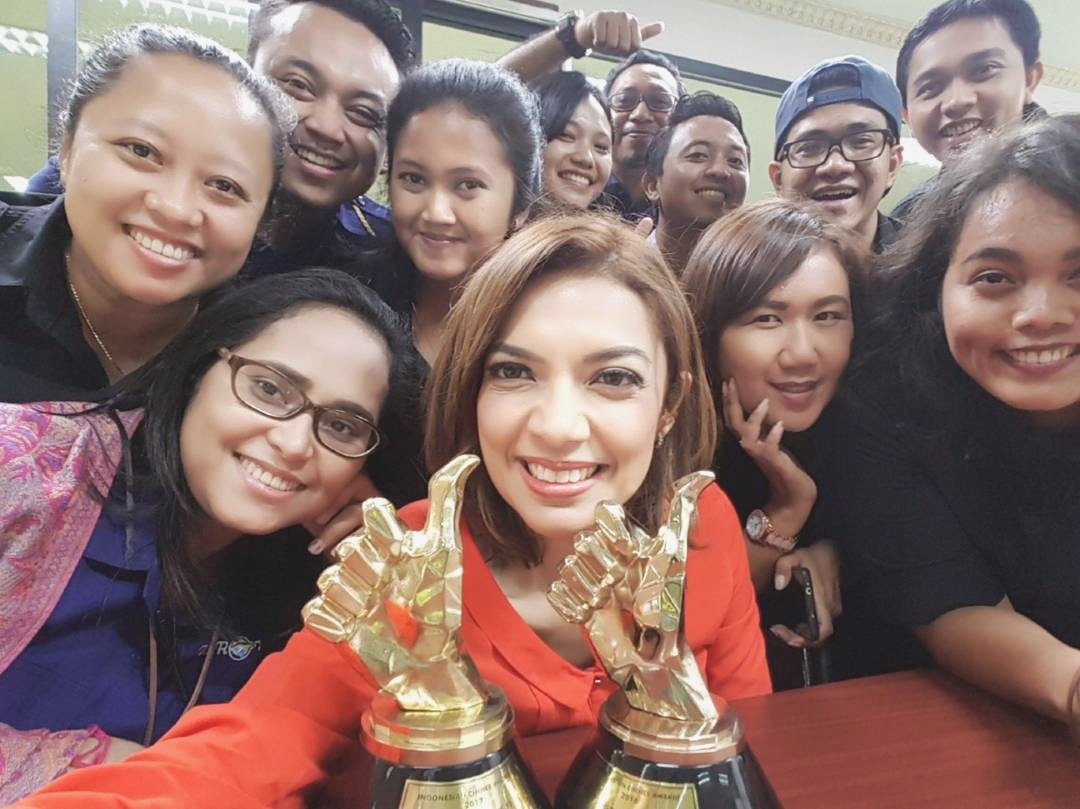 Uhuyy dua jempol :-)..2 tahun berturut-turut untuk TV Program of the Year Indonesian Choice Awards 2016 dan 2017 😘😘