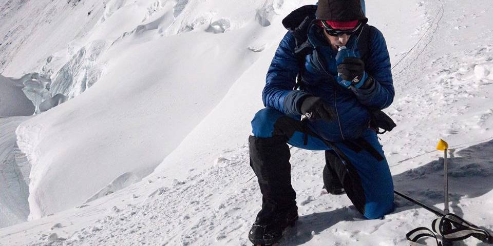 eadrenaline's tweet photo. Kilian Jornet a réussi l'ascension de l'Everest en style alpin et sans oxygène en un temps record de 26h ! https://t.co/z57Lny4E1I https://t.co/5WAibDgSfA