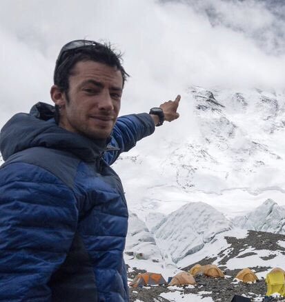 anna_arque's tweet photo. Enhorabona!! @kilianj ha fet el cim de l'Everet, sol i sense oxigen ni cordes #ConeixementDeterminació #RefCat2017 https://t.co/mNwDxnJjfd https://t.co/2VmeltBGt7