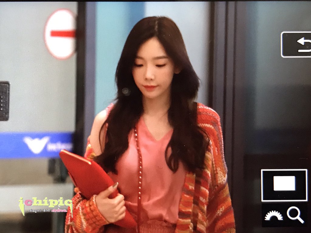 [PIC][22-05-2017]TaeYeon trở về Hàn Quốc vào chiều nay DAauwAGXoAAeJdw